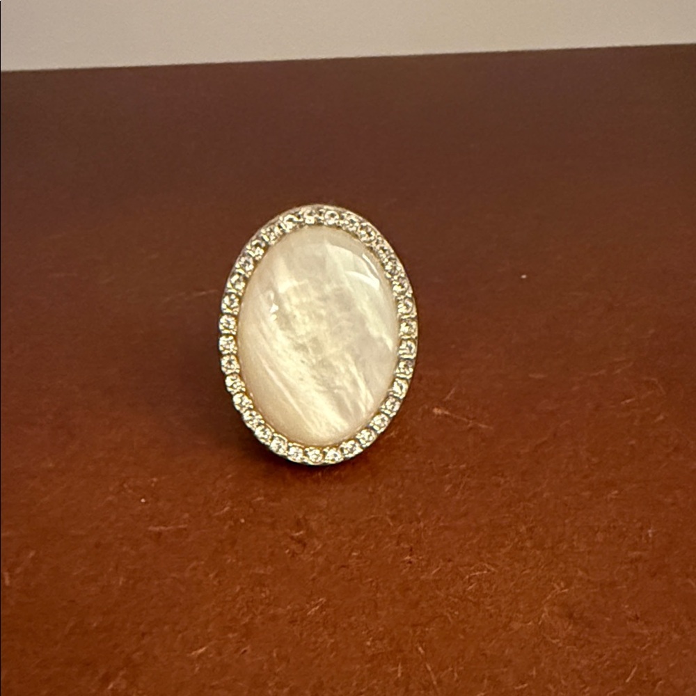 Elegant Silver and White Oval Ring Size 8